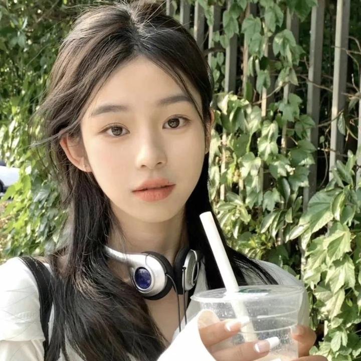 女服务员